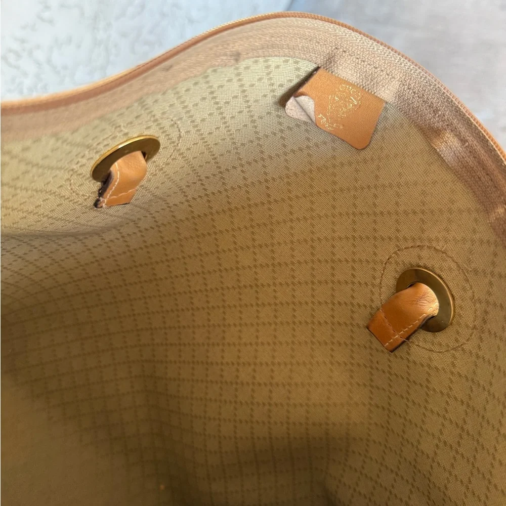 Gucci Tan Tote Bag with Signature Pattern - Picture 6 of 9